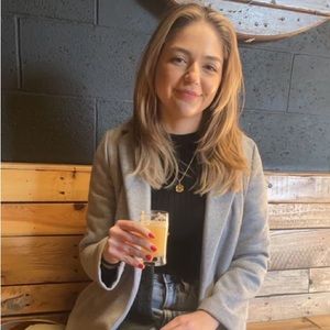 Meet your Posher, Leila